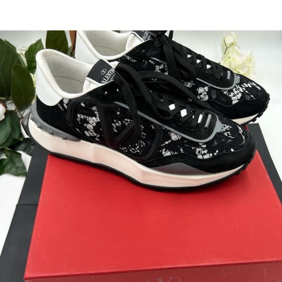 AUTHENTIC VALENTINO GARAVANI LACE STUDDED SNEAKERS Sz 41 - Picture 8 of 10
